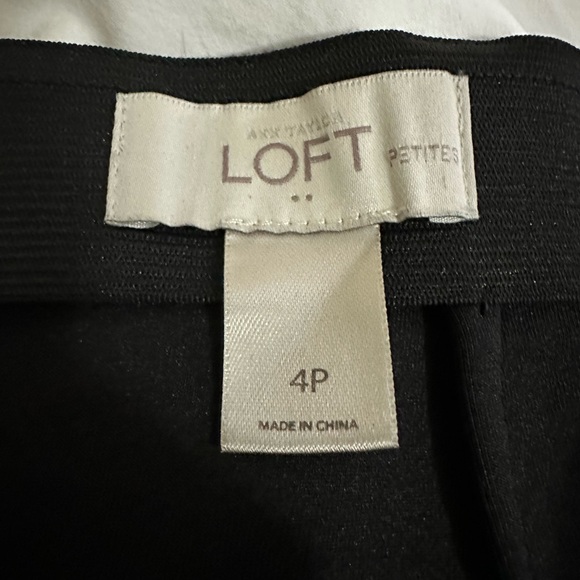 Loft mini skirt size 4P - Picture 3 of 4